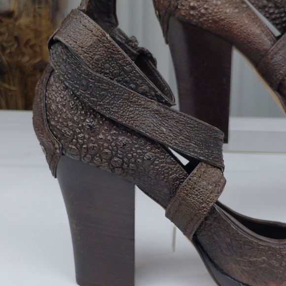 Donna Karan Collection Alligator Leather Women's Heels. - Picture 7 of 16